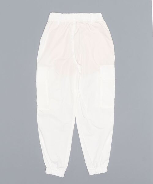 repipi armario（レピピ アルマリオ）の「エステルコットンカーゴパンツ（デニムパンツ・キッズ・グリーン/ホワイト/サックスブルー・LARGE/SMALL/MEDIUM）」の4枚目の写真