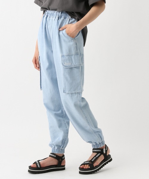 repipi armario（レピピ アルマリオ）の「エステルコットンカーゴパンツ（デニムパンツ・キッズ・グリーン/ホワイト/サックスブルー・LARGE/SMALL/MEDIUM）」の3枚目の写真