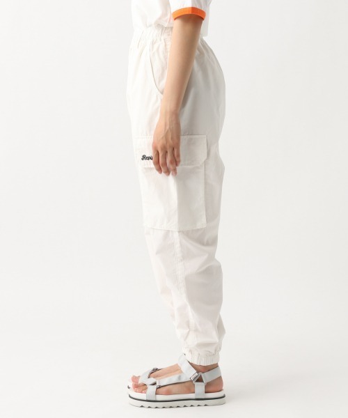 repipi armario（レピピ アルマリオ）の「エステルコットンカーゴパンツ（デニムパンツ・キッズ・グリーン/ホワイト/サックスブルー・LARGE/SMALL/MEDIUM）」の11枚目の写真