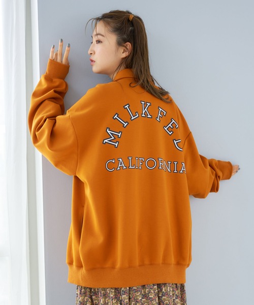 MILKFED.(ミルクフェド)の「ARCH LOGO BLOUSON(ブルゾン・レディース・チャコール/オレンジ・ONE SIZE)」の1枚目の写真