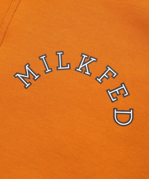 MILKFED.(ミルクフェド)の「ARCH LOGO BLOUSON(ブルゾン・レディース・チャコール/オレンジ・ONE SIZE)」の4枚目の写真