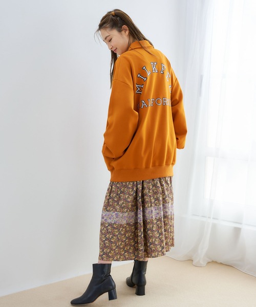 MILKFED.(ミルクフェド)の「ARCH LOGO BLOUSON(ブルゾン・レディース・チャコール/オレンジ・ONE SIZE)」の22枚目の写真