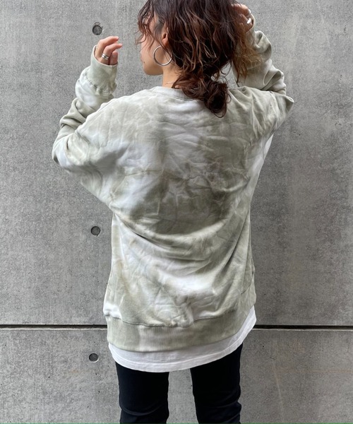 natto(ナット)の「【ユニセックスアイテム】tie dye pullover sweat / オーバーサイズタイダイ柄スウェット(スウェット・メンズ・カーキ・FREE)」の5枚目の写真