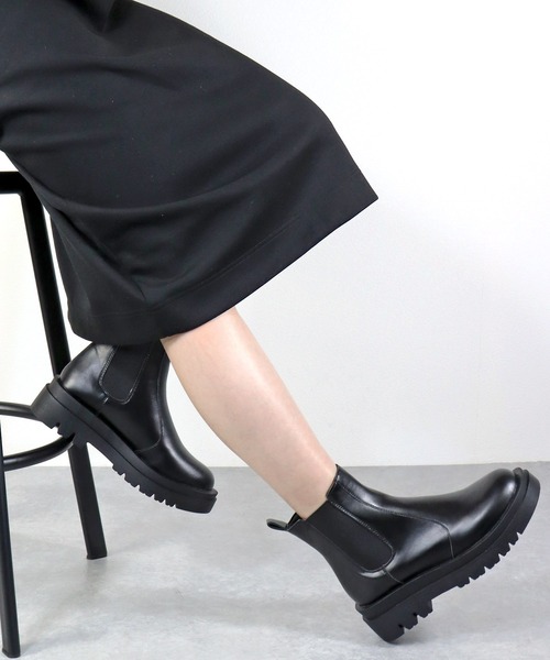 LibertyDoll（リバティードール）の「LIBERTYDOLL / [超軽量]　スクエアトゥトラックソールチェルシーブーツ (9082)　サイドゴアショートブーツ　コンバットブーツ（ブーツ・レディース・ブラック/アイボリー/ホワイト/ダークブラウン/ブラック系その他・LL/S/M/L/SS/3L/40/44/41/42/43）」の7枚目の写真