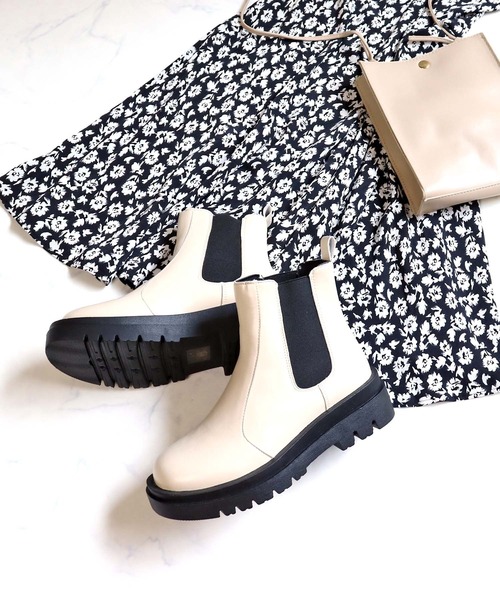 LibertyDoll（リバティードール）の「LIBERTYDOLL / [超軽量]　スクエアトゥトラックソールチェルシーブーツ (9082)　サイドゴアショートブーツ　コンバットブーツ（ブーツ・レディース・ブラック/アイボリー/ホワイト/ダークブラウン/ブラック系その他・LL/S/M/L/SS/3L/40/44/41/42/43）」の11枚目の写真