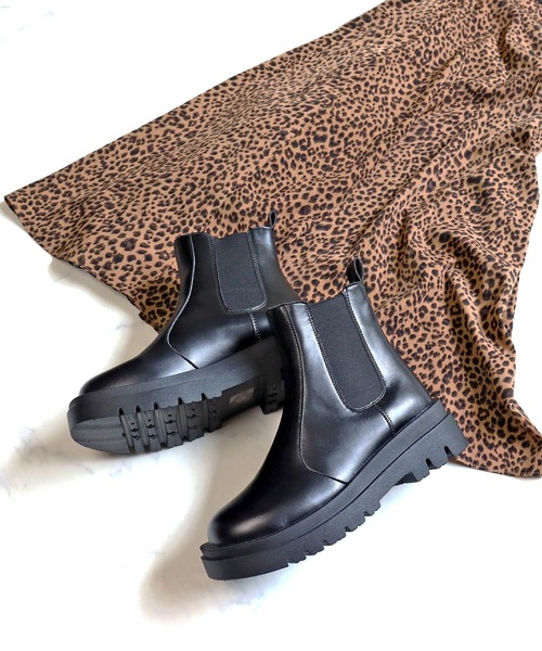 LibertyDoll（リバティードール）の「LIBERTYDOLL / [超軽量]　スクエアトゥトラックソールチェルシーブーツ (9082)　サイドゴアショートブーツ　コンバットブーツ（ブーツ・レディース・ブラック/アイボリー/ホワイト/ダークブラウン/ブラック系その他・LL/S/M/L/SS/3L/40/44/41/42/43）」の10枚目の写真