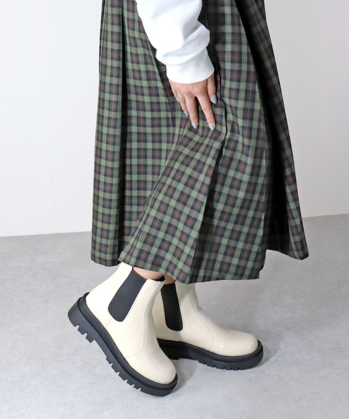 LibertyDoll（リバティードール）の「LIBERTYDOLL / [超軽量]　スクエアトゥトラックソールチェルシーブーツ (9082)　サイドゴアショートブーツ　コンバットブーツ（ブーツ・レディース・ブラック/アイボリー/ホワイト/ダークブラウン/ブラック系その他・LL/S/M/L/SS/3L/40/44/41/42/43）」の9枚目の写真