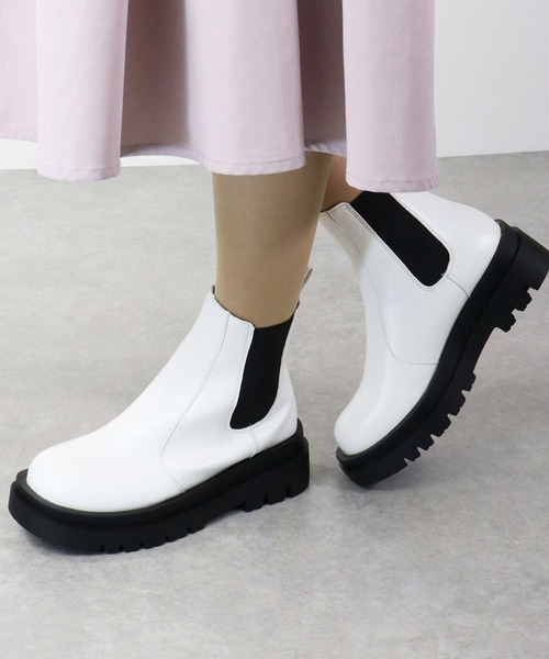 LibertyDoll（リバティードール）の「LIBERTYDOLL / [超軽量]　スクエアトゥトラックソールチェルシーブーツ (9082)　サイドゴアショートブーツ　コンバットブーツ（ブーツ・レディース・ブラック/アイボリー/ホワイト/ダークブラウン/ブラック系その他・LL/S/M/L/SS/3L/40/44/41/42/43）」の22枚目の写真