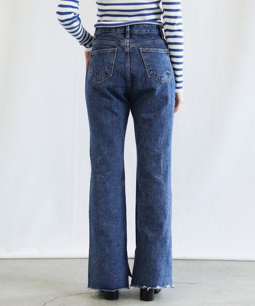 select MOCA（セレクトモカ）の「カットオフフレアデニムパンツ（デニムパンツ・レディース・インディゴブルー/ライトインディゴブルー・SMALL/MEDIUM/X-SMALL）」の11枚目の写真