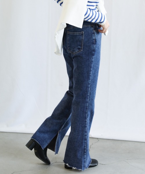 select MOCA（セレクトモカ）の「カットオフフレアデニムパンツ（デニムパンツ・レディース・インディゴブルー/ライトインディゴブルー・SMALL/MEDIUM/X-SMALL）」の9枚目の写真
