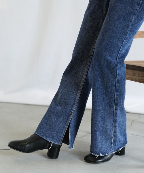 select MOCA（セレクトモカ）の「カットオフフレアデニムパンツ（デニムパンツ・レディース・インディゴブルー/ライトインディゴブルー・SMALL/MEDIUM/X-SMALL）」の6枚目の写真