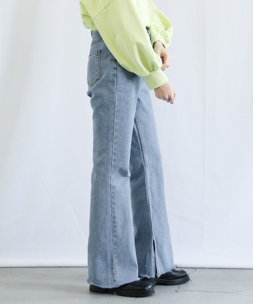 select MOCA（セレクトモカ）の「カットオフフレアデニムパンツ（デニムパンツ・レディース・インディゴブルー/ライトインディゴブルー・SMALL/MEDIUM/X-SMALL）」の15枚目の写真