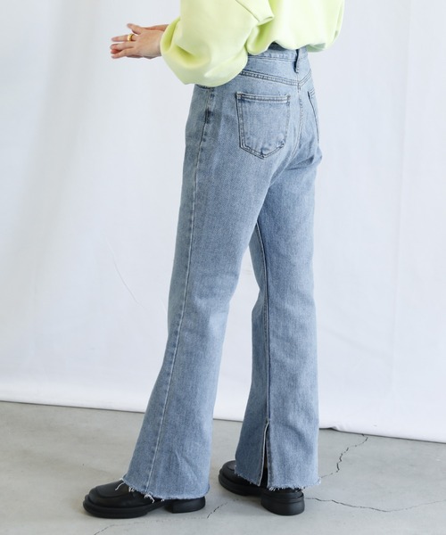 select MOCA（セレクトモカ）の「カットオフフレアデニムパンツ（デニムパンツ・レディース・インディゴブルー/ライトインディゴブルー・SMALL/MEDIUM/X-SMALL）」の20枚目の写真