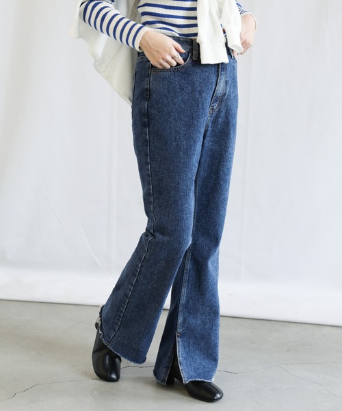 select MOCA（セレクトモカ）の「カットオフフレアデニムパンツ（デニムパンツ・レディース・インディゴブルー/ライトインディゴブルー・SMALL/MEDIUM/X-SMALL）」の12枚目の写真