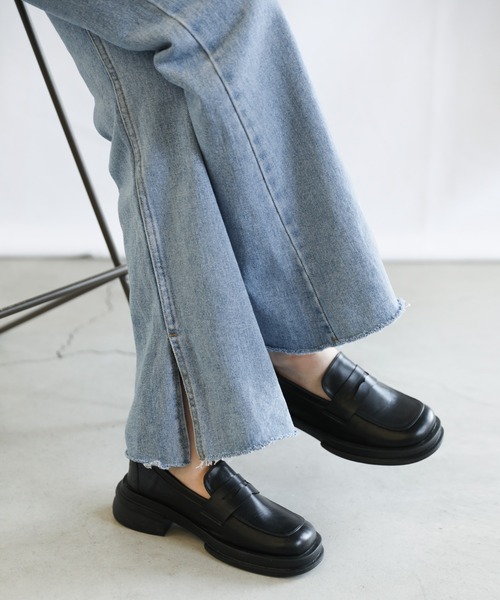 select MOCA（セレクトモカ）の「カットオフフレアデニムパンツ（デニムパンツ・レディース・インディゴブルー/ライトインディゴブルー・SMALL/MEDIUM/X-SMALL）」の14枚目の写真