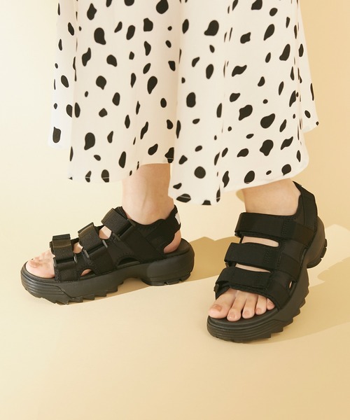 LAVEANGE（ラビアンジェ）の「Recycled nylon 3BELT SANDAL（サンダル・レディース・ブラック/ベージュ/カーキ・S/M/L）」の4枚目の写真