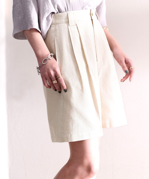 classicalelf（クラシカルエルフ）の「大人の抜け感。コットン素材のタックショートパンツ（その他パンツ・レディース・ブラック/サンドベージュ/ナチュラル・SMALL/MEDIUM/LARGE/X-LARGE）」の3枚目の写真