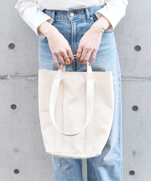 SHIPS(シップス)の「Lampeye:キャンバスバッグ S(トートバッグ・レディース・ナチュラル/ブラック・ONE SIZE)」の15枚目の写真