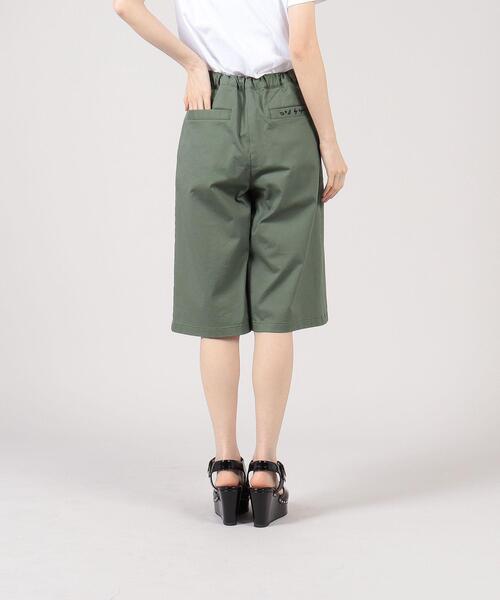 To b. by agnes b.(トゥービーバイアニエスベー)の「WS49 PANTALON カラーバミューダパンツ(その他パンツ・レディース・カーキ・38/36/40)」の4枚目の写真