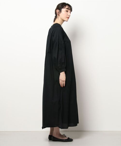ROPE'（ロペ）の「【秋にも使える】コットン2WAYボリュームワンピース【WEB/アウトレット店舗限定】（ワンピース・レディース・ブラック/ピンク・38/36）」の3枚目の写真