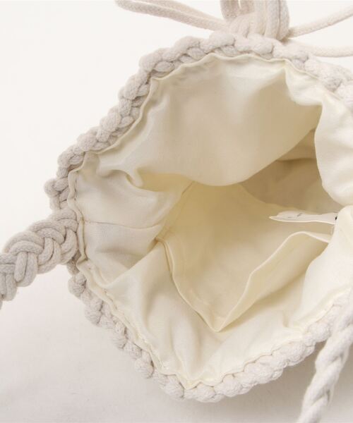 Kahiko(カヒコ)の「【Kahiko】アミリノ巾着ショルダーバッグ(ショルダーバッグ・レディース・ホワイト/キャメル・FREE)」の6枚目の写真