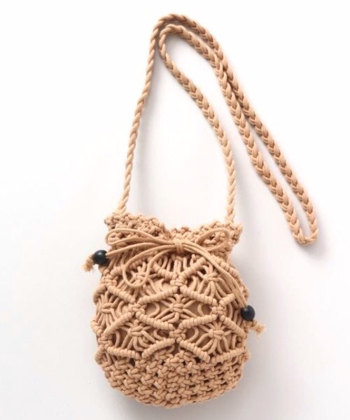 Kahiko(カヒコ)の「【Kahiko】アミリノ巾着ショルダーバッグ(ショルダーバッグ・レディース・ホワイト/キャメル・FREE)」の2枚目の写真