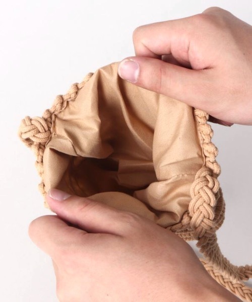 Kahiko(カヒコ)の「【Kahiko】アミリノ巾着ショルダーバッグ(ショルダーバッグ・レディース・ホワイト/キャメル・FREE)」の3枚目の写真