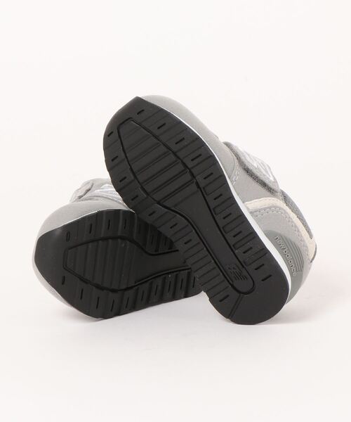 NEW BALANCE（ニューバランス）の「【KIDS】【New Balance/ニューバランス】　IZ996（スニーカー・キッズ・グレー/ブラック・13/12）」の4枚目の写真