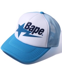 A BATHING APE® トラッカーキャップ レッド/ホワイト A BATHING APE（アベイシングエイプ）の「BAPE STA MESH CAP M