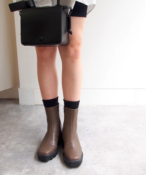 byあしながおじさん（バイアシナガオジサン）の「タンクソールブーツ　-8980681（ブーツ・レディース・ブラック/ブラウン/グレイッシュベージュ・22.5cm/23.5cm/24.5cm/23.0cm/24.0cm）」の15枚目の写真