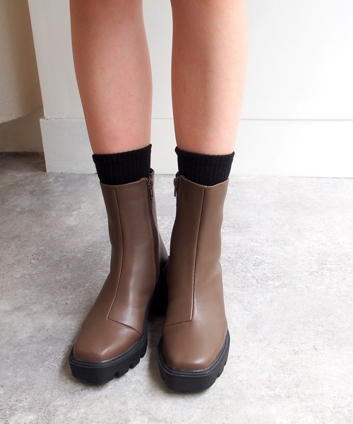 byあしながおじさん（バイアシナガオジサン）の「タンクソールブーツ　-8980681（ブーツ・レディース・ブラック/ブラウン/グレイッシュベージュ・22.5cm/23.5cm/24.5cm/23.0cm/24.0cm）」の16枚目の写真