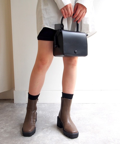 byあしながおじさん（バイアシナガオジサン）の「タンクソールブーツ　-8980681（ブーツ・レディース・ブラック/ブラウン/グレイッシュベージュ・22.5cm/23.5cm/24.5cm/23.0cm/24.0cm）」の18枚目の写真