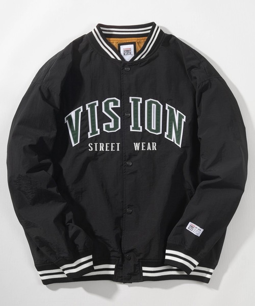 VISION STREET WEAR(ヴィジョンストリートウェア)の「【VISION STREET WEAR/ヴィジョンストリートウェア】アーチロゴワッペン刺繍 リブライン ナイロンスタジャン/ ビッグシルエット(スタジャン・メンズ・グリーン系その他/ブラック/ネイビー/ブルー系その他/グリーン・L/XL/M)」の2枚目の写真