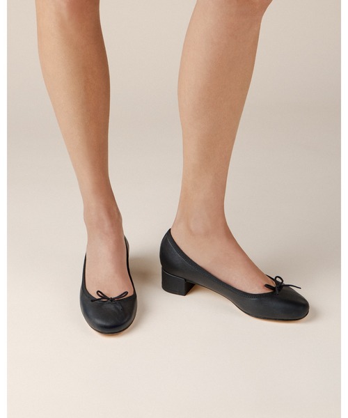 Repetto(レペット)の「Camille バレリーナ - EUサイズ / V511VE(パンプス・レディース・ブラック/ホワイト・36.5/38.5/38/40/37/39/37.5/36/34/35.5/35/39.5)」の12枚目の写真