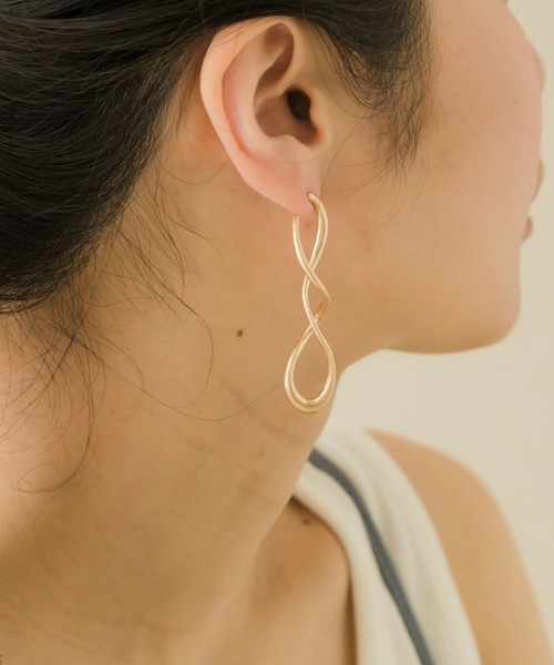 SMELLY(スメリー)の「ツイストメタルピアス(ピアス(両耳用)・レディース・ゴールド・-)」の9枚目の写真