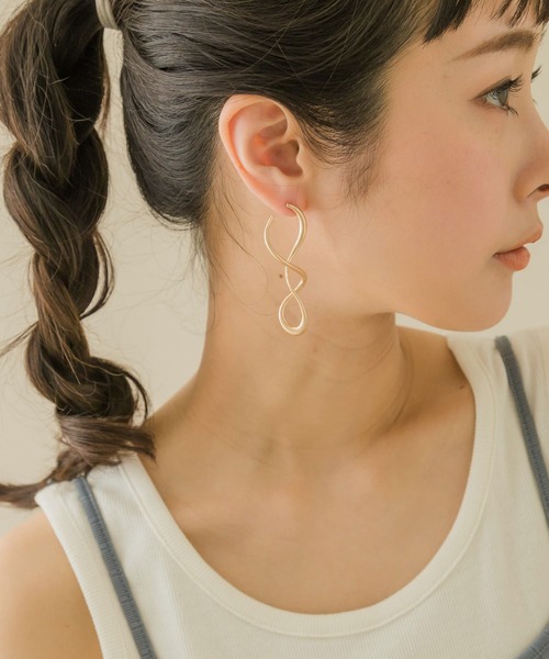 SMELLY(スメリー)の「ツイストメタルピアス(ピアス(両耳用)・レディース・ゴールド・-)」の10枚目の写真