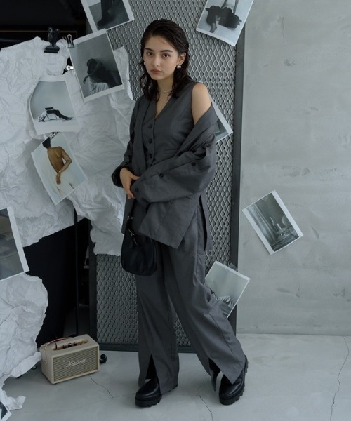 ROGER AND RAW（ロジャーアンドロウ）の「コンパクトノーカラーベスト