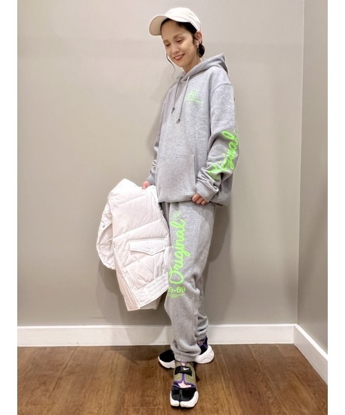 GAP(ギャップ)の「ヴィンテージ ソフト GAPマルチロゴ ジョガーパンツ(スウェットパンツ・メンズ・グレー/ブラウン/ネイビー/パープル・XS/S/M/L/XL)」の16枚目の写真