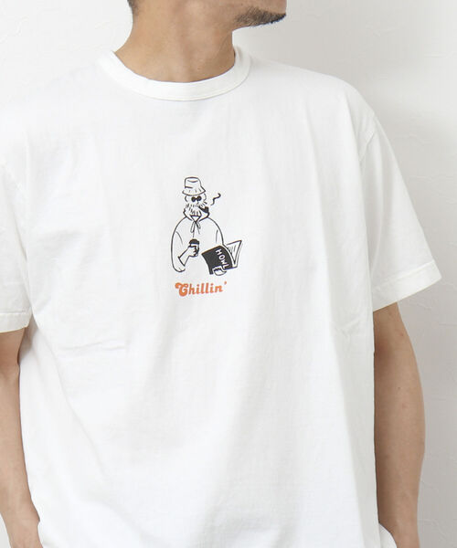 BARNS OUTFITTERS（バーンズアウトフィッターズ）の「【BARNS OUTFITTERS/バーンズアウトフィッターズ】別注プリントTシャツ Chillin（Tシャツ/カットソー・メンズ・ブラック/ホワイト/ベビーピンク/グレイッシュベージュ・M/L/S）」の2枚目の写真