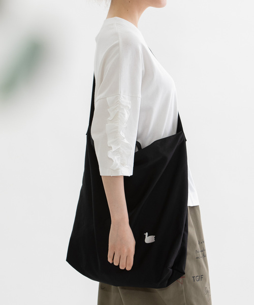 nop de nod（ノップドゥノッド）の「klud ツイルショルダートートL（ショルダーバッグ・レディース・ライトグレー/ネイビー/キナリ/オフホワイト/ブルー/レッド/ブラック/キャメル/ダークブルー・8/フリー）」の4枚目の写真