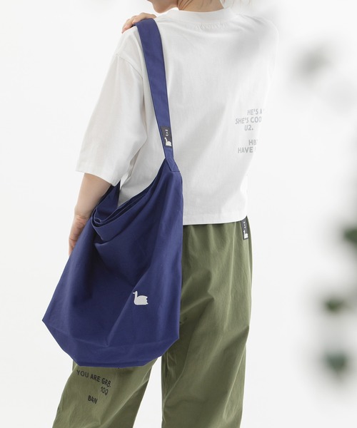 nop de nod（ノップドゥノッド）の「klud ツイルショルダートートL（ショルダーバッグ・レディース・ライトグレー/ネイビー/キナリ/オフホワイト/ブルー/レッド/ブラック/キャメル/ダークブルー・8/フリー）」の6枚目の写真