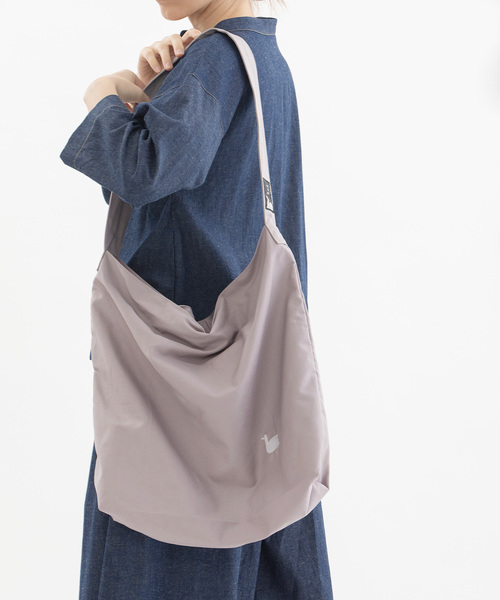 nop de nod（ノップドゥノッド）の「klud ツイルショルダートートL（ショルダーバッグ・レディース・ライトグレー/ネイビー/キナリ/オフホワイト/ブルー/レッド/ブラック/キャメル/ダークブルー・8/フリー）」の5枚目の写真