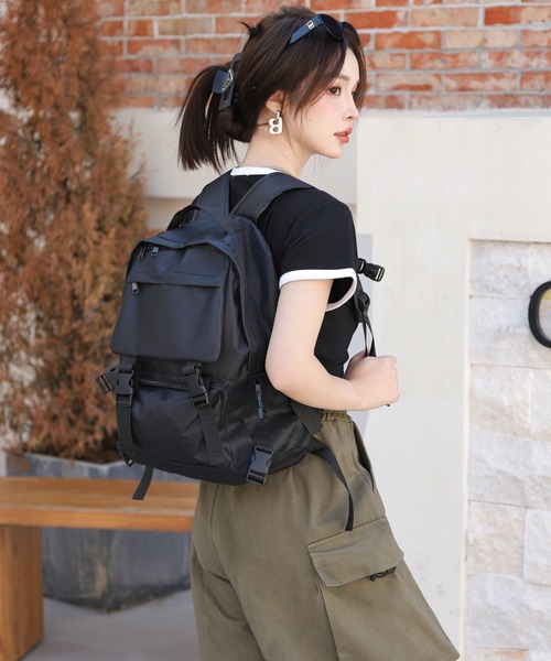 wears(ウェアーズ)の「【A4収納可】ユニセックス多収納バッグパック/リュック(バックパック/リュック・レディース・アイボリー/ブラック・FREE)」の8枚目の写真