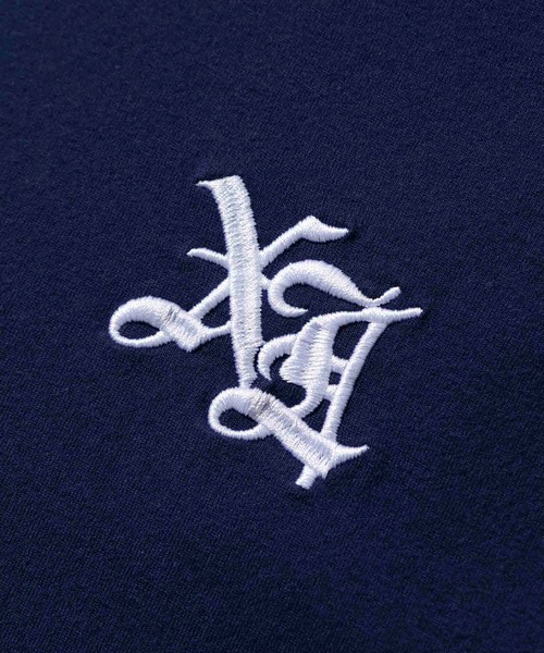 XLARGE(エクストララージ)の「OLD ENGLISH S/S TEE(Tシャツ/カットソー・メンズ・ネイビー/ブラック/ホワイト・S/M/XL/L)」の7枚目の写真