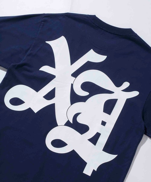 XLARGE(エクストララージ)の「OLD ENGLISH S/S TEE(Tシャツ/カットソー・メンズ・ネイビー/ブラック/ホワイト・S/M/XL/L)」の8枚目の写真