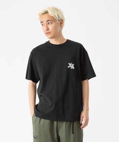XLARGE(エクストララージ)の「OLD ENGLISH S/S TEE(Tシャツ/カットソー・メンズ・ネイビー/ブラック/ホワイト・S/M/XL/L)」の9枚目の写真