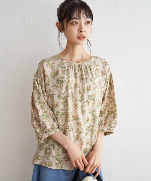 LBC(エルビーシー)の「RN2WAYプリントブラウス(シャツ/ブラウス・レディース・ベージュ/ブルー/ブラック・M/L)」の4枚目の写真