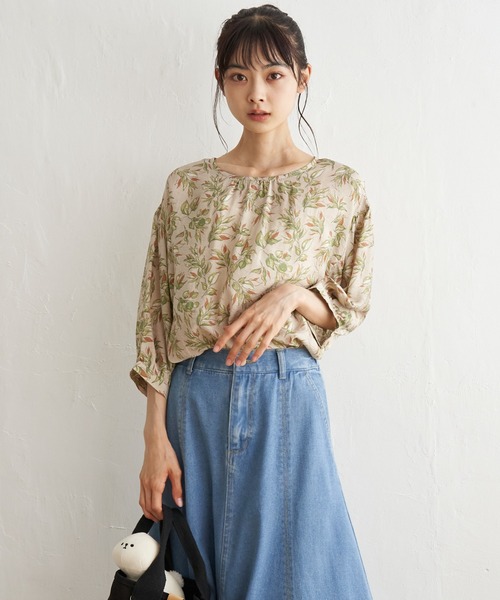 LBC(エルビーシー)の「RN2WAYプリントブラウス(シャツ/ブラウス・レディース・ベージュ/ブルー/ブラック・M/L)」の6枚目の写真
