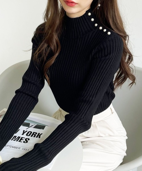 GeeRA（ジーラ）の「【新色追加】パール調ボタンハイネックリブニット（ニット/セーター・レディース・ブラック/アイボリー/サンドグレー/ホワイト系その他/ブラック系その他・SMALL/MEDIUM/LARGE/X-LARGE）」の3枚目の写真