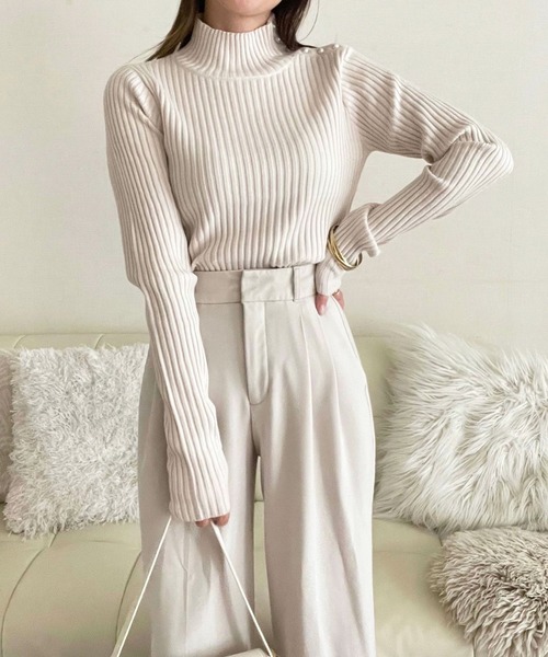 GeeRA（ジーラ）の「【新色追加】パール調ボタンハイネックリブニット（ニット/セーター・レディース・ブラック/アイボリー/サンドグレー/ホワイト系その他/ブラック系その他・SMALL/MEDIUM/LARGE/X-LARGE）」の11枚目の写真